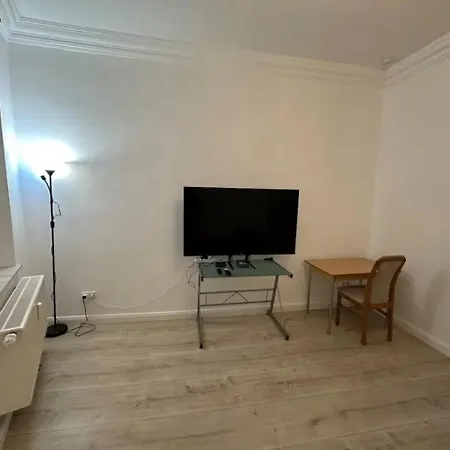 Private In A Shared Space Essen